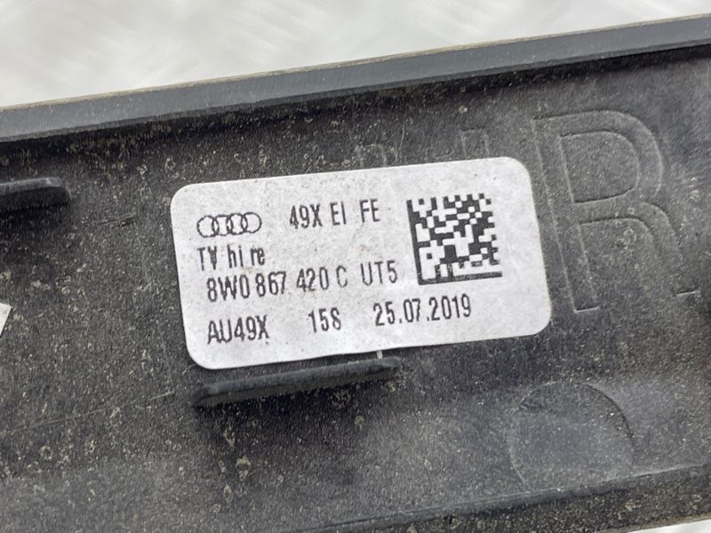 Декоративна вставка дверей 8W0867420CUT5 Audi A4