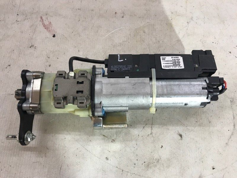 Привідний блок кришки багажника 4L0827851E Audi Q7