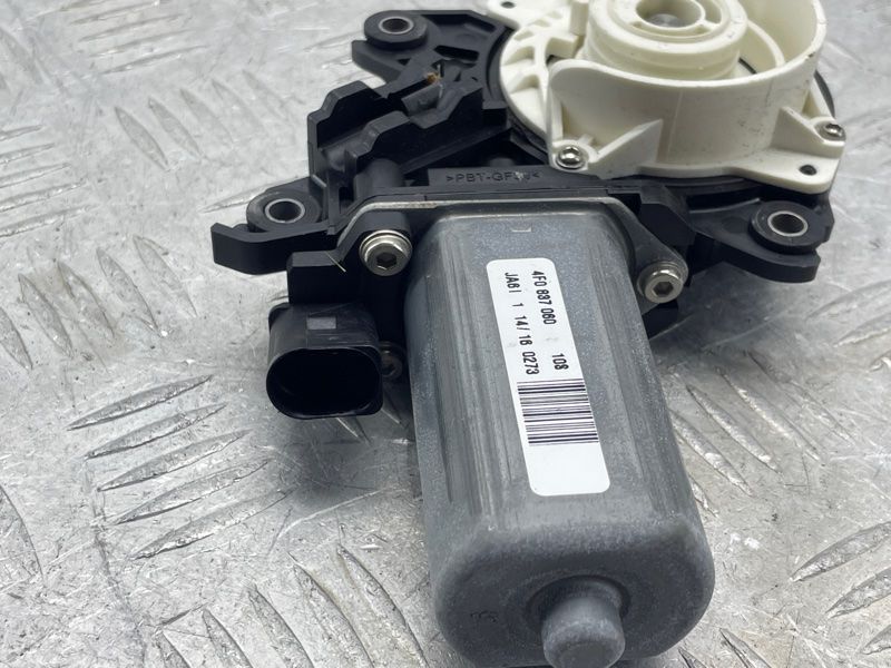 Привідний блок дверей правий 4F0837060 Audi A8 Audi A6, Audi A7, Audi A8, Audi Q7, Audi RS7, Audi S6, Audi S7, Audi S8, Audi SQ7