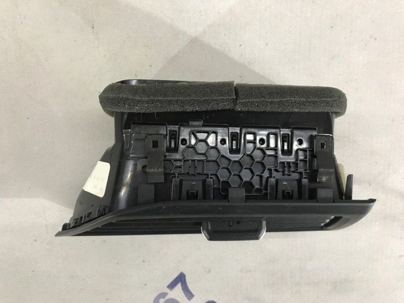 Дефлектор повітропроводу 17B819704 Volkswagen Jetta