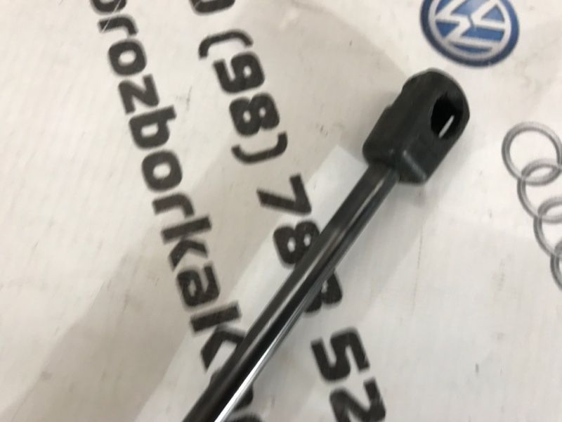 Газовий упор капота 4L0823359 Audi Q7