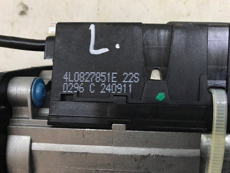 Привідний блок кришки багажника 4L0827851E Audi Q7