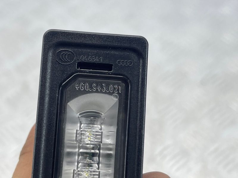 Світлодіодна підсвітка номерного знака 4G0943021 Audi A6 Audi A3 Sportback e-tron, Audi A3, Audi A4, Audi A4 Allroad, Audi A5, Audi A6, Audi A7, Audi Q3, Audi Q5, Audi Q7, Audi RS5, Audi RS7, Audi S3, Audi S4, Audi S5, Audi S6, Audi S7, Audi SQ5, Audi TT, Audi TT RS, Audi TTS