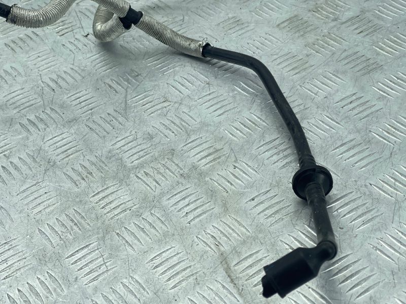 Трубка вакуумная 7P6611931AA Volkswagen Touareg