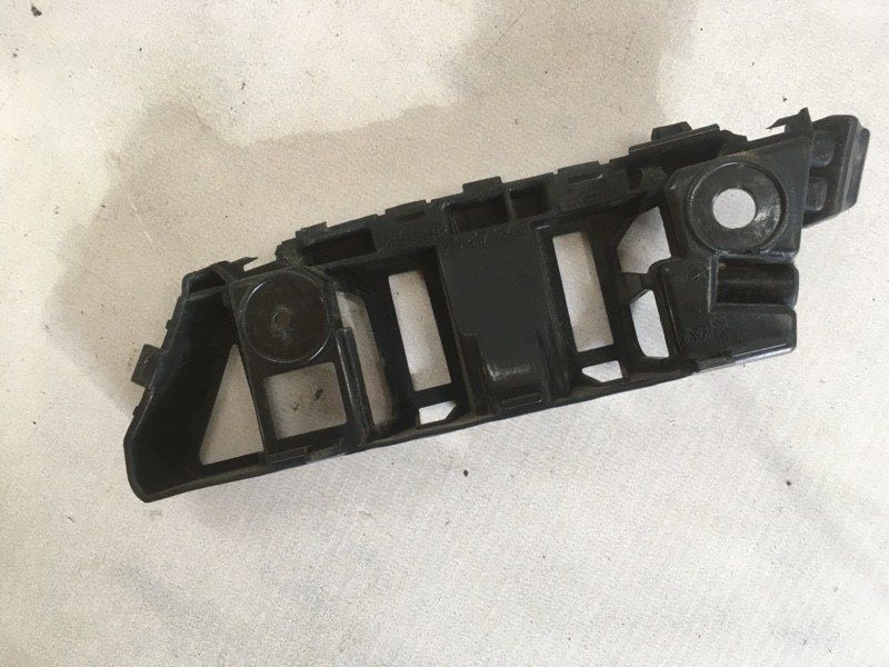 Направляюча переднього бампера 5N0807184D Volkswagen Tiguan