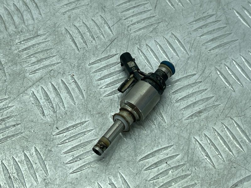 Паливна форсунка Volkswagen Passat