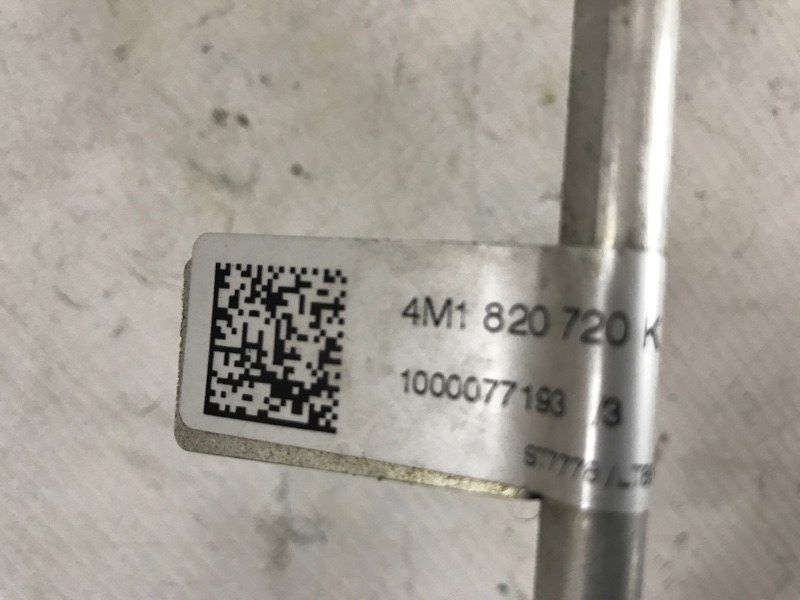 Трубка кондиціонера 4M1820720K Audi Q7