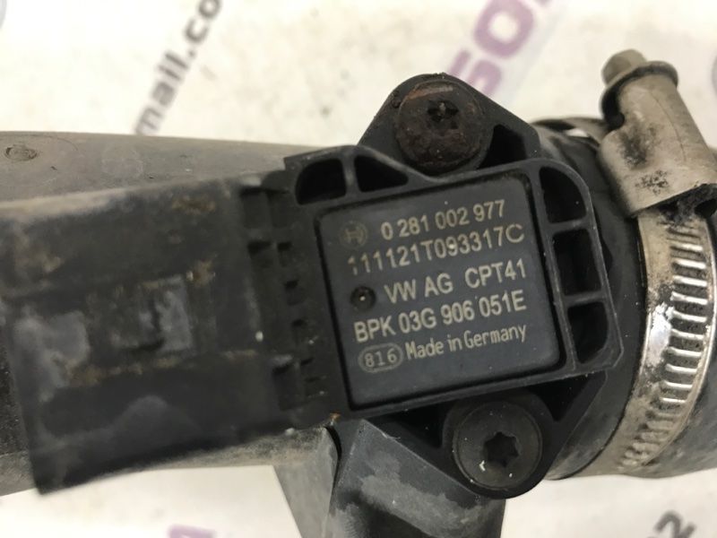 Патрубок інтеркулера 1K0145770AE Volkswagen Tiguan