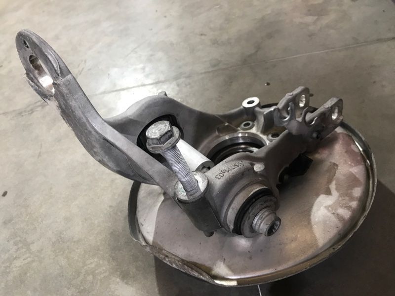 Поворотный кулак / Цапфа с подшипником 8K0505432AR Audi A6