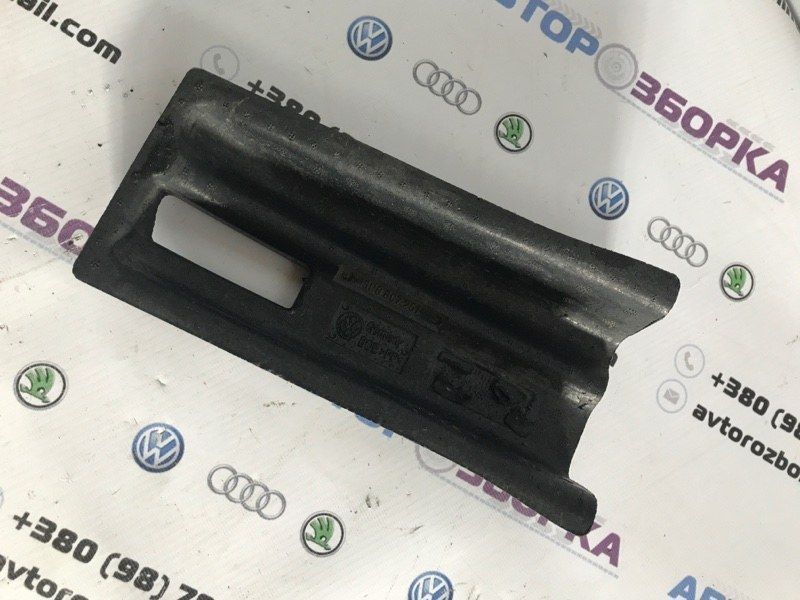 Aбсорбер заднього бампера 3C8807251 Volkswagen CC
