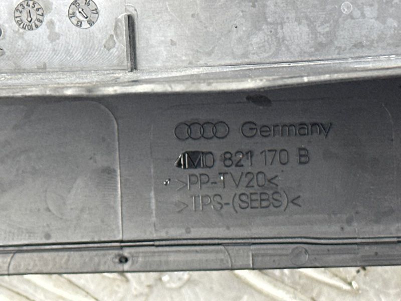Уплотнитель крыла Audi Q7