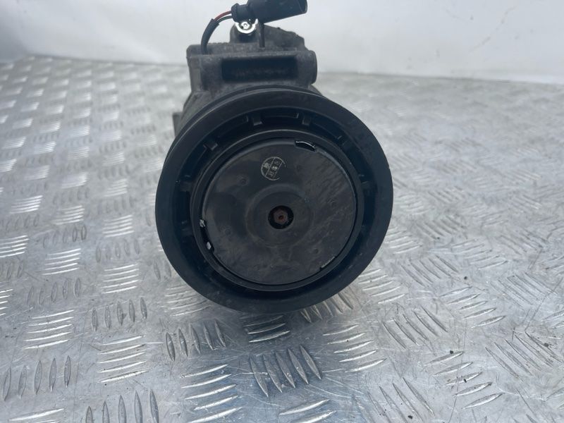 Компресор кондиціонера 4E0260805AR Audi Q7