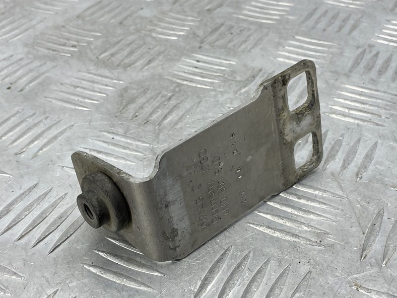 Кронштейн 4M0801940 Audi Q7