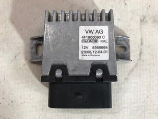 Блок керування паливним насосом 4F1906093C Audi Q7