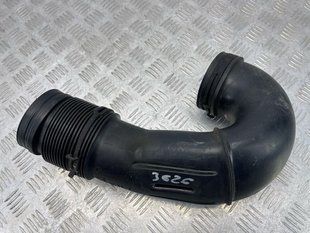 Патрубок воздушного фильтра 7P6129684B Volkswagen Touareg