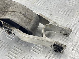 Кронштейн опоры двигателя 31339951 Volvo XC90