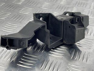 Направляющая переднего бампера 80A807283A Audi Q5