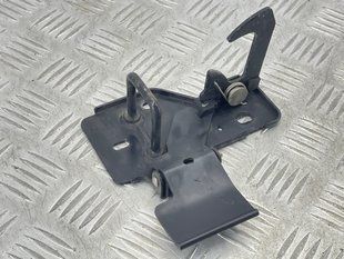 Стопорний гак капоту 4L0823480A Audi Q7 Audi Q7