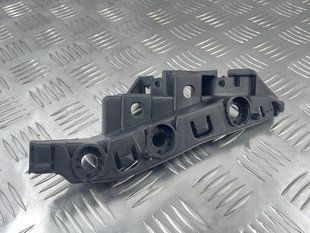 Направляющая переднего бампера 4M0807284C Audi Q7