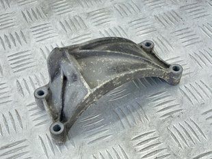 Кронштейн генератора 06E903143D Audi Q7