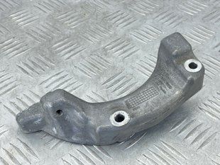 Кронштейн компресора кондиціонеру 31401869 Volvo XC90 Volvo S60, Volvo S60 Cross Country, Volvo S80, Volvo S90, Volvo V60, Volvo V60 Cross Country, Volvo V90, Volvo V90 Cross Country, Volvo XC40, Volvo XC60, Volvo XC70, Volvo XC90