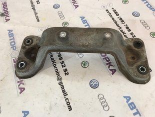Кронштейн опора вала 30759174 Volvo XC60