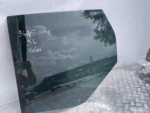 Стекло двери Volvo XC60