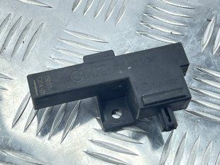 Антена безключового доступу (KESSY) 8K0907247 Audi Q5 Audi A4, Audi A4 Allroad, Audi A5, Audi A6, Audi A7, Audi A8, Audi Q5, Audi RS5, Audi RS7, Audi S4, Audi S5, Audi S6, Audi S7, Audi S8, Audi SQ5