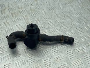 Шланг ОР з клапаном 7P0122049B Volkswagen Touareg