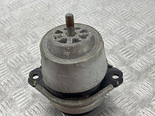 Опора / подушка двигуна 7L8199131A Audi Q7