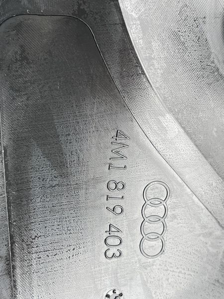Жабо / Водоотводящий щиток Audi Q7