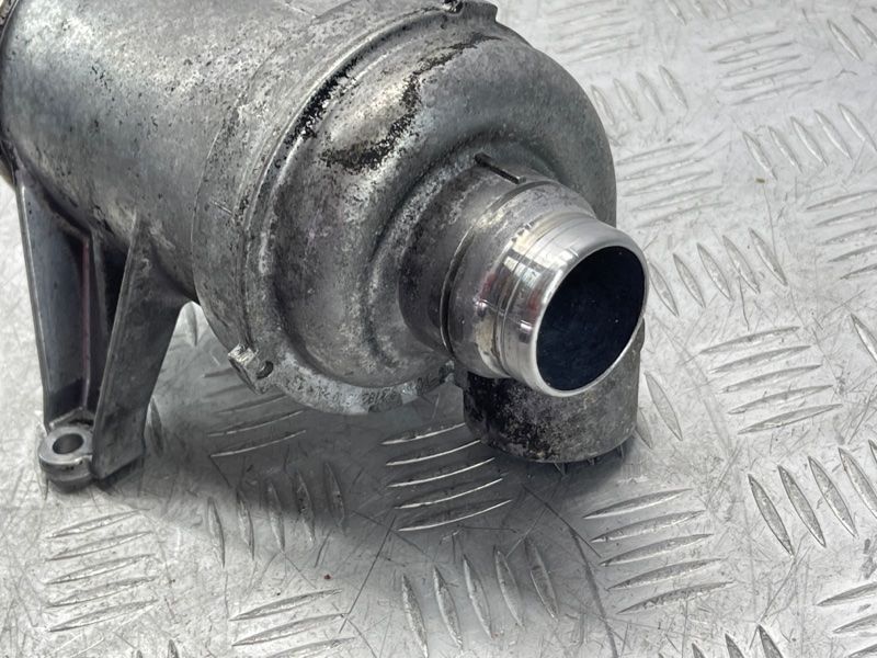 Насос охлаждающей жидкости 31368715 Volvo XC90 Volvo S60, Volvo S60 Cross Country, Volvo S80, Volvo S90, Volvo V60, Volvo V60 Cross Country, Volvo V90, Volvo V90 Cross Country, Volvo XC40, Volvo XC60, Volvo XC70, Volvo XC90