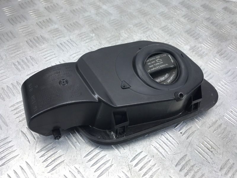 Корпус лючка кришки паливного бака в зборі 7P6809857A Volkswagen Touareg
