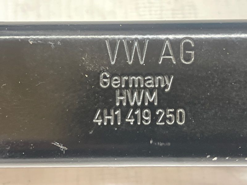 Кронштейн Audi A8