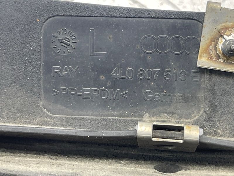 Спойлер колесной акри / Брызговик 4L0807513E Audi Q7