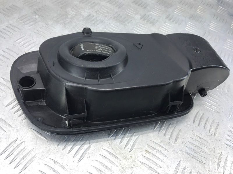 Корпус лючка кришки паливного бака в зборі 7P6809857A Volkswagen Touareg