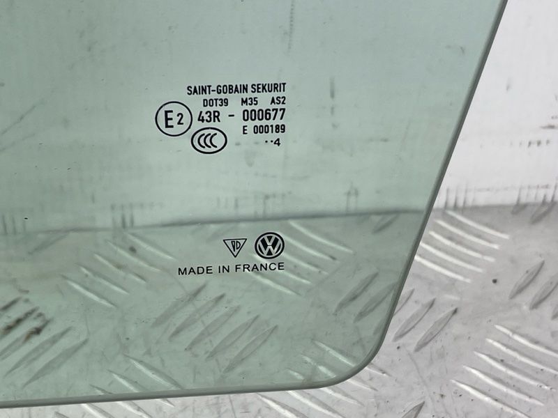 Стекло двери Volkswagen Touareg