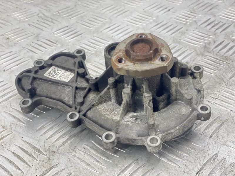 Помпа водяная Volkswagen Touareg