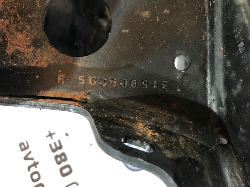 Поворотний кулак / цапфа LX615A968AMD Ford Escape
