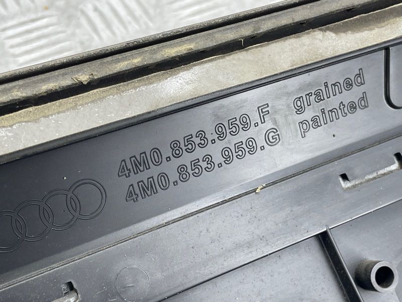 Накладка дверей 4M0853959G Audi Q7