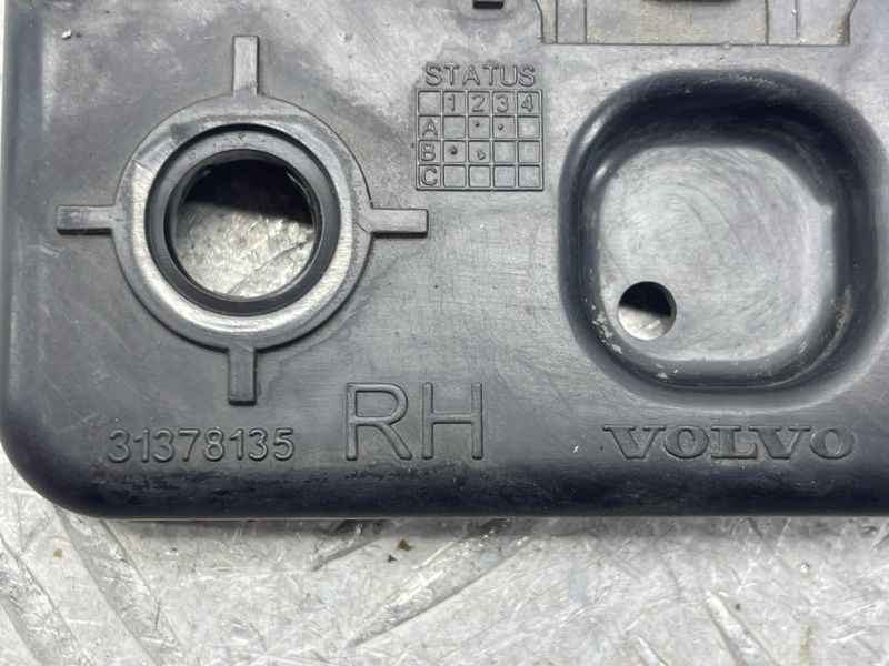 Кронштейн порогу 31378135 Volvo XC90