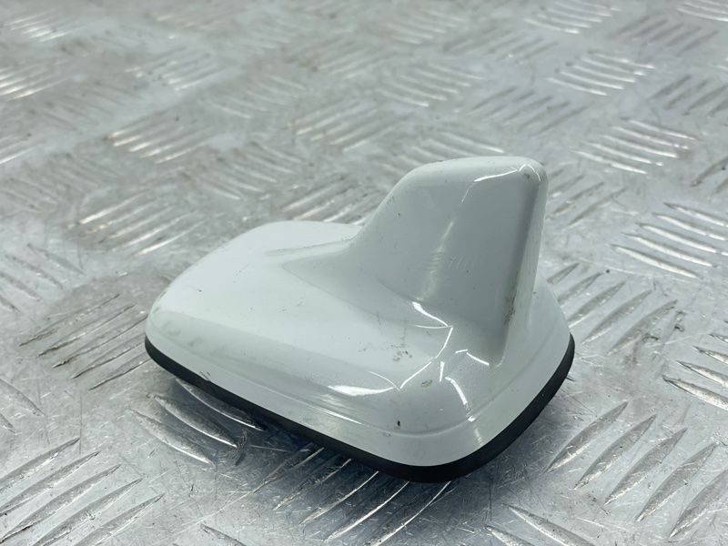 Антена на дах 4M0035503C Audi Q7 Audi Q5 PHEV, Audi A4, Audi A4 Allroad, Audi A5, Audi A5 Sportback, Audi Q3, Audi Q5, Audi Q7, Audi RS5, Audi RS5 Sportback, Audi S4, Audi S5, Audi S5 Sportback, Audi SQ5