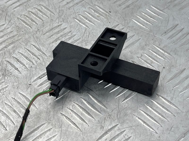 Антенна бесключевого доступа (KESSY) 8K0907247 Audi A6 Audi A4, Audi A4 Allroad, Audi A5, Audi A6, Audi A7, Audi A8, Audi Q5, Audi RS5, Audi RS7, Audi S4, Audi S5, Audi S6, Audi S7, Audi S8, Audi SQ5