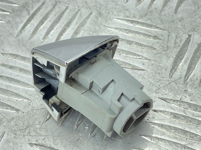 Колпачок ручки двери c хромированой накладкой 4H0837880C Audi A6
