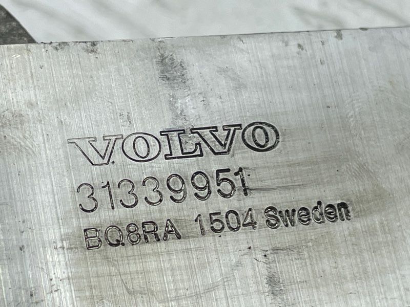 Кронштейн опори двигуна 31339951 Volvo XC90