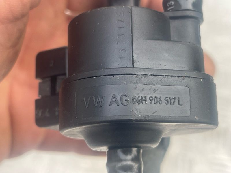 Клапан вакууму 06H906517L Audi S8