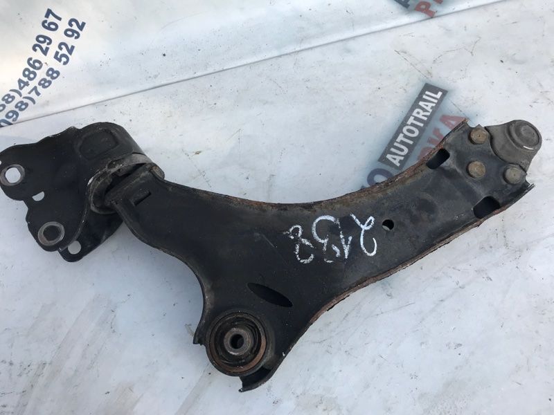 Важіль передньої підвіски нижній 8G9N3A052A Volvo XC60