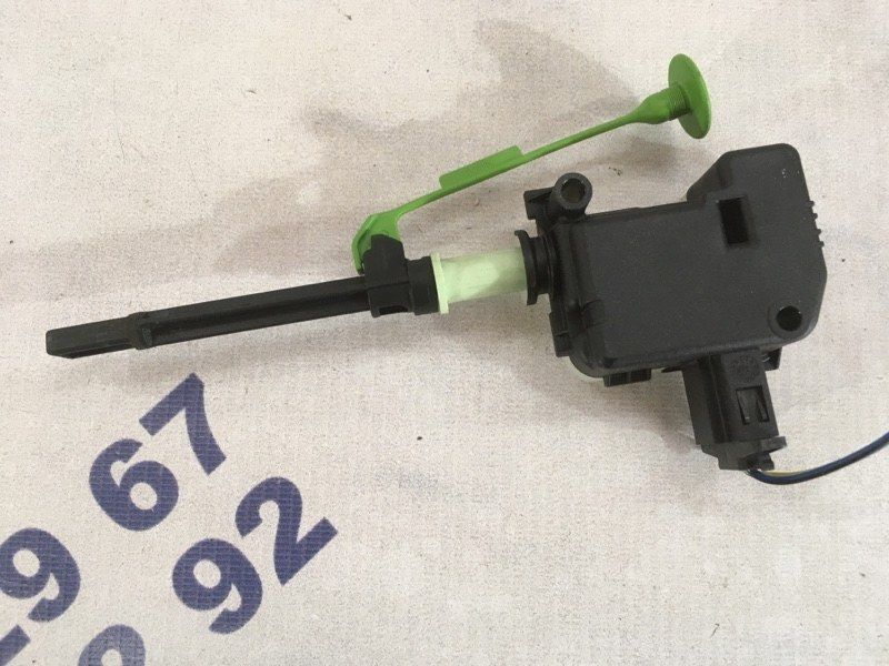 Замок лючка топливного бака 86113136 Volvo XC60