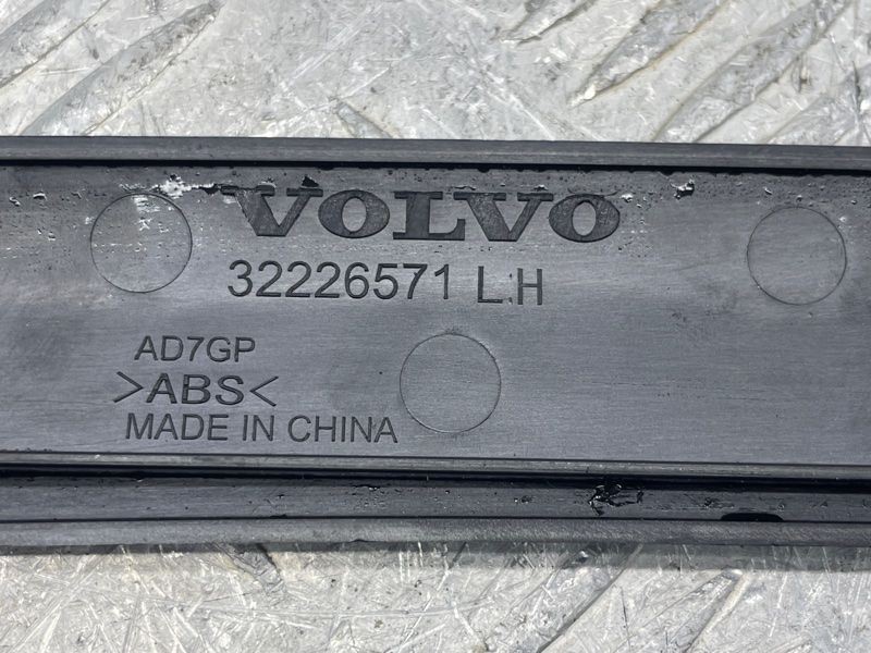 Дефлектор повітропроводу 32226572 Polestar 2