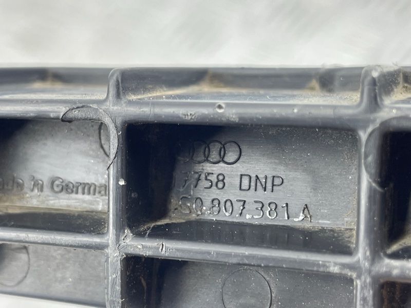 Кронштейн заднього бампера 4G0807381A Audi A6
